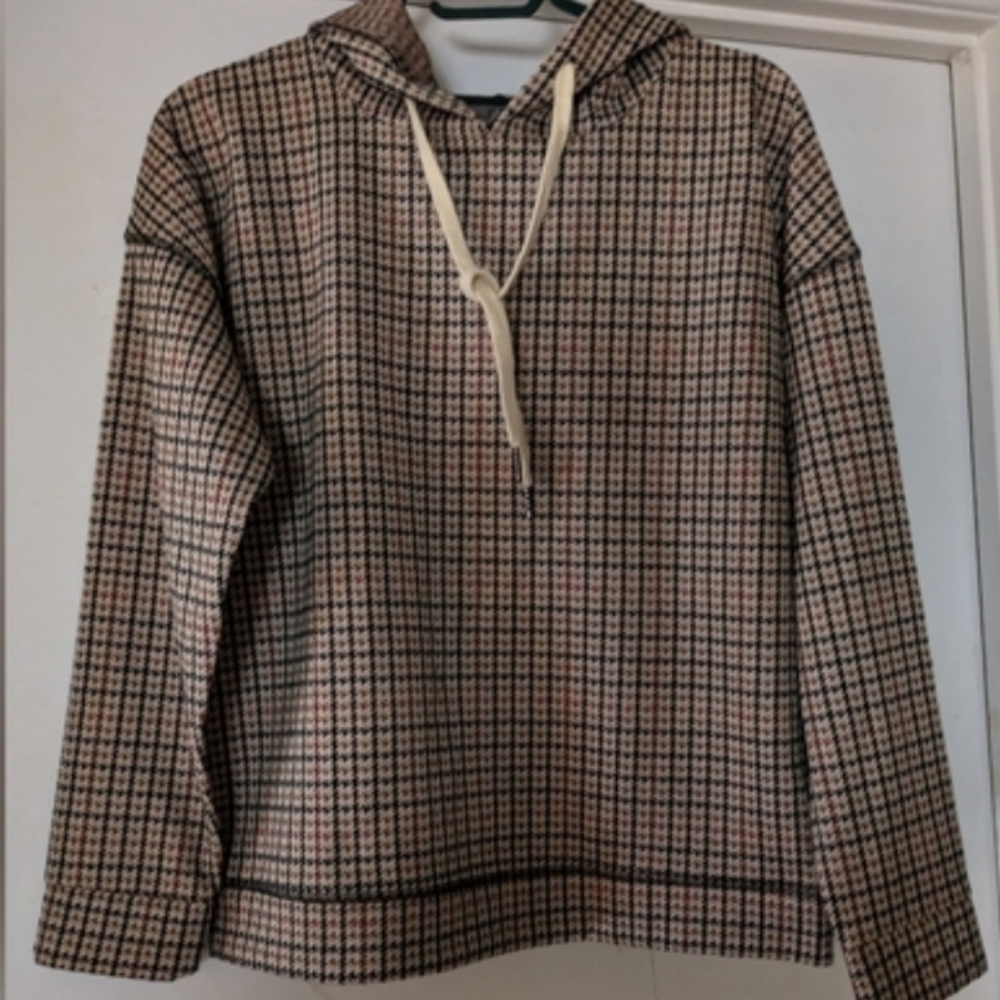 Chapter One Women's Checkered Hooded Sweater. US S